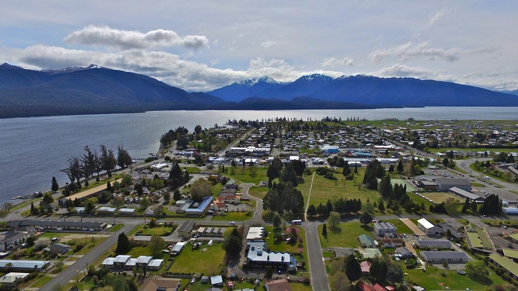 Asure Explorer Motel & Apartments Te Anau Bagian luar foto